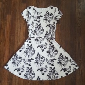 Small Abercrombie & Fitch floral stretchy dress